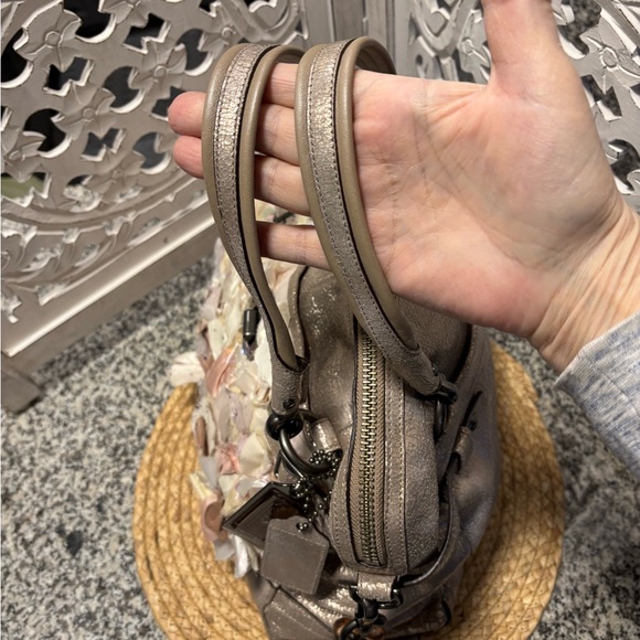 Rare Coach Ella Rose Petal Metallic Shoulder Bag with Dust Bag Pre-Owned - Picture 9 of 16